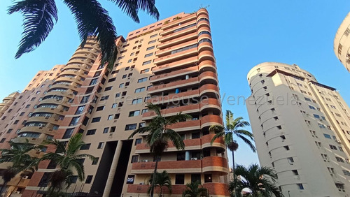 Zmp Se Vende Amplio Apartamento Piso Muy Bajo Amplia Cocina Con Aire Acondicionado Estac Techado Maletero Y Balcon Urb Los Mangos Valencia Edo Carabobo