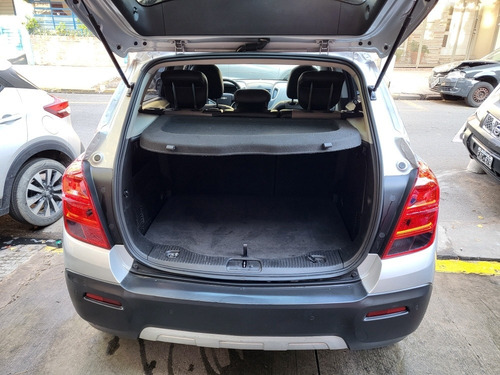 Imagen 8 de 19 de Chevrolet Tracker 1.8 Ltz+ Awd At 140cv 2016 Gris Plata 2016