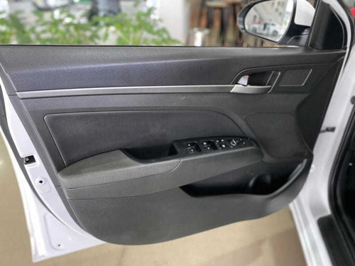 Imagem 14 de 15 de Hyundai Elantra 2017