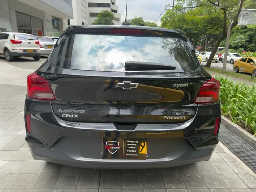 Chevrolet Onix 1.0T Premier Hatch At