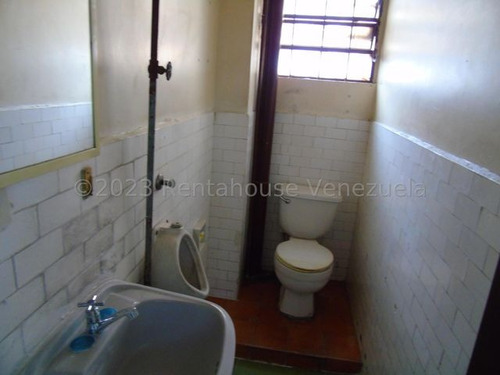 Jg Cod Flex 25-18098 Se Alquila Estupendo Y Espacioso Local A Pie De Calle En La Candelaria Negociable