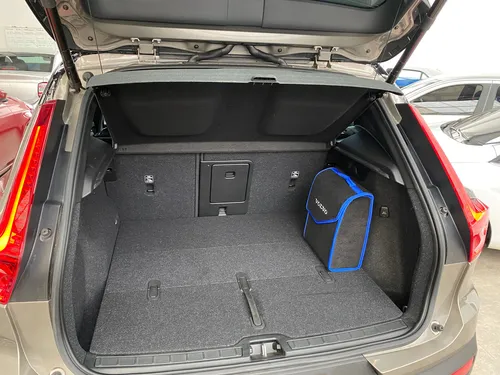 Volvo XC40 B5 Híbrida 2.0cc Turbo (264cv) 4x4 Rin 20”