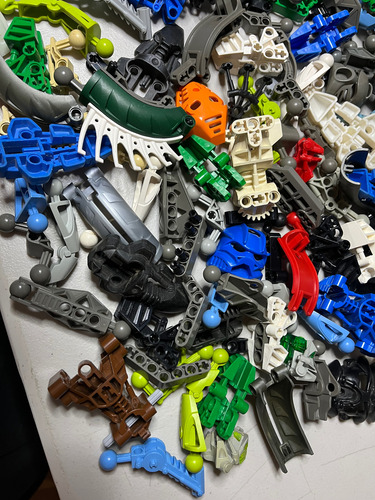 Lego Bionicle Piezas Sueltas 1 Boxor, Makuta, Toa, Rashki, Turaga Y Bohrok (Usado)