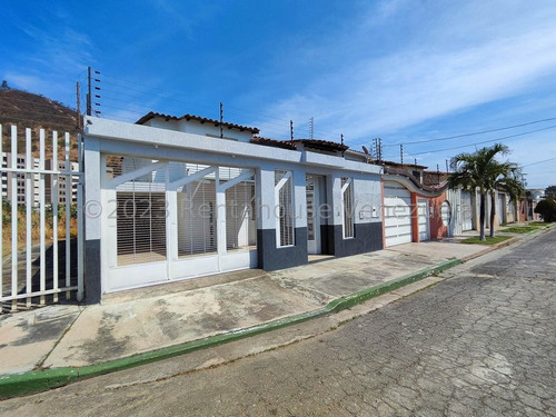 Casa Moderna En Venta En Urb. Santa Rosalía Puo 23-27373