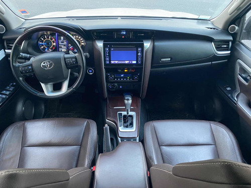 Imagen 14 de 16 de Toyota Sw4 2019 2.8 Srx 177cv 4x4 7as At