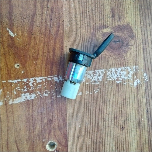 Toma Corriente Mazda 2013 (Usado)