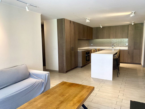 Primer Piso, Balcón Con Altura De Segundo Piso