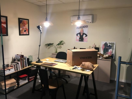 Local Comercial Moderno Con Gran Depósito En El Centro De Montevideo