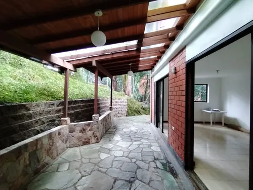 Casa En Venta En El Poblado. Cod V12261