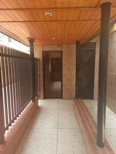 Imagen 3 de 19 de Local Comercial En Boleita Sur Para Oficina- Deposito En Pb A Orilla De Calle