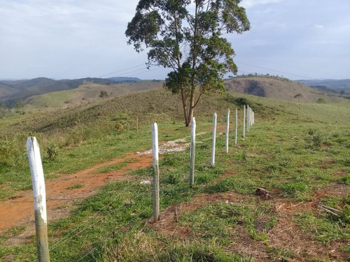 Granja Com Água E Luz