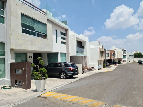 Se Vende Casa En Centro Sur, Claustros De Las Misiones, 4 Recamaras, 4.5 Baños..