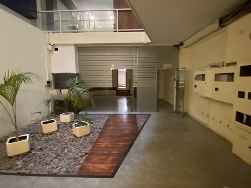 Edificio En Venta Peatonal Sarandí - Ciudad Vieja