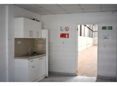 Arriendo Bodega 396 M2 + 72 M2 De Oficina, Sector Aeropuerto