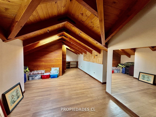 Casa En Venta De 5 Dorm. En Lo Barnechea