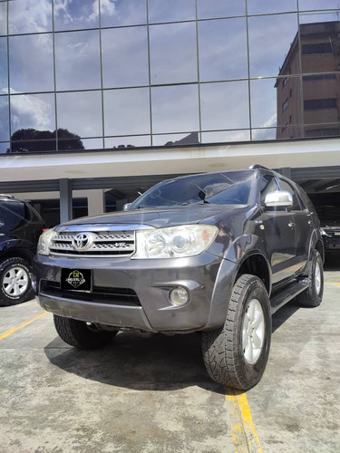 Toyota  Fortuner  4x4