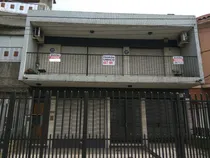 Comprar Multifuncional. Cerca De Terminal Tres Cruces Y De Nuevo Centro Shopping. Buena Casa Y Dos Locales. Dueño Vende.