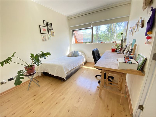Casa En Venta De 5 Dorm. En Colina