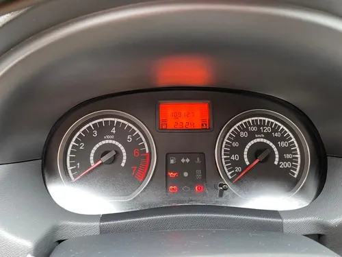 Renault Logan Expression / Modelo 2013