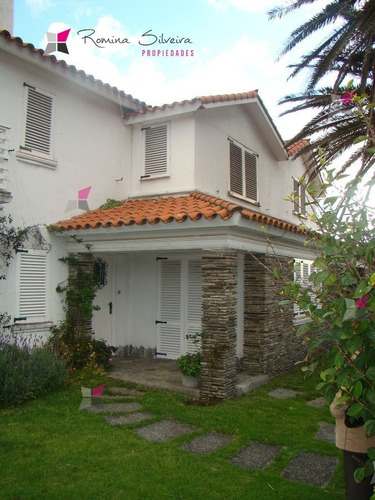 Casa En Peninsula, 5 Dormitorios - Ref: 7188