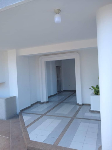 Imagen 4 de 13 de María Vende Para Inversionistas Edificio Residencial Chichi