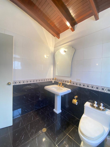 Imagen 20 de 24 de Venta De Casa En Santa Paula | J24