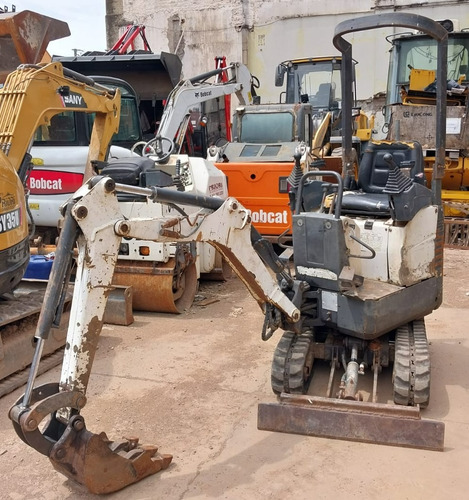 Mini Escavadeira Bobcat E418 2014 Borrachas 1175 Kg Repasse