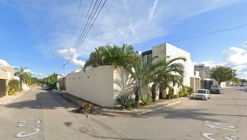 Gran Oportunidad De Inversion - Casa Adjudicada - C. 21 440e, Montebello, Merida, Yucatan, Mex