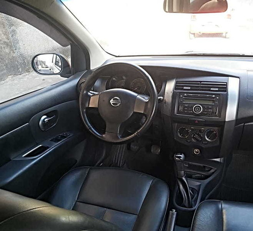 Imagem 6 de 13 de Nissan Livina 16s