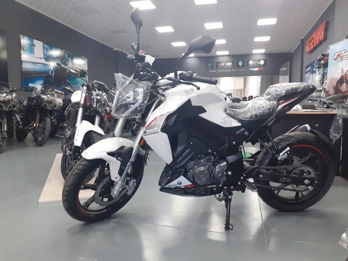 Imagen 2 de 11 de Benelli 180 S