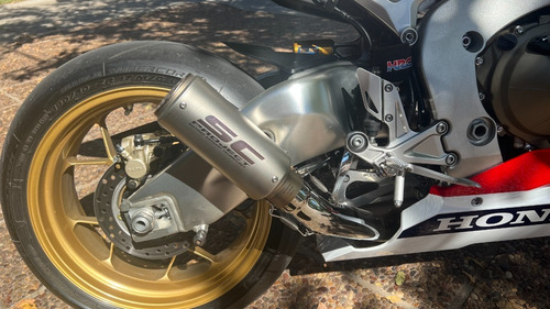 Imagen 3 de 8 de Honda Cbr1000rr Sp1