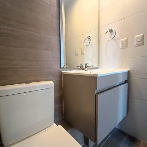 Edificio Av. Almte. Blanco Encalada (1 Est. 1 Bod.) Piso 5