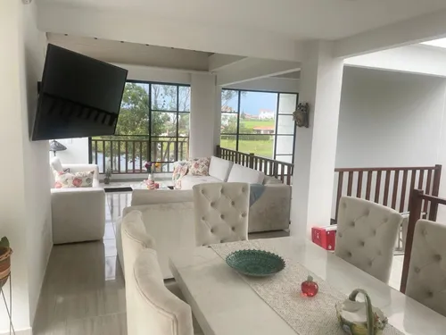 Casa Campestre Moderna Y Con Vista A Un Lago