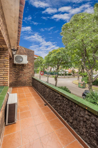 Excelente Casa En Carrasco 4 Dormitorios. Garaje Doble