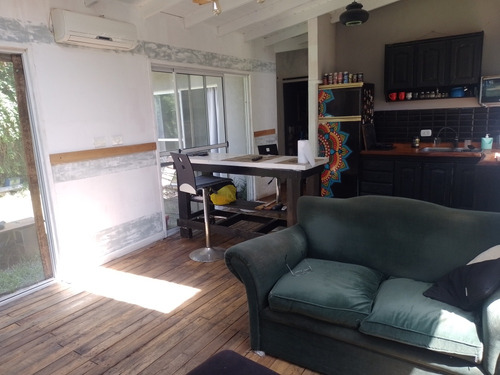 Casa Racionalista De Diseno Moderno, En Club De Campo Weekend , Con Detalles Unicos De Madera Reciclada Y Claraboyas En Techo Y Paredes