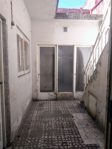 Casa En Venta En Banfield 2 Dormitorios Y Terraza Grande