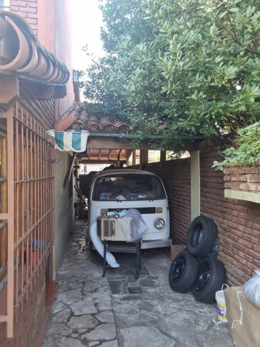 Casa En Venta De 4 Dormitorios C/ Cochera En San Antonio De Padua En La La Mejor Ubicacion Quincho 3 Baños Quincho Galpon Lote Propio De 300 M2 No Es Apta Credito