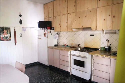 Imagen 5 de 14 de Venta 2 Locales + Depto 3 Amb + Patio En Quilmes