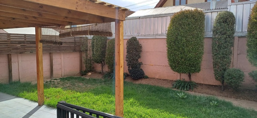 Casa En Barrio Residencial Con Jardín Terraza Techada
