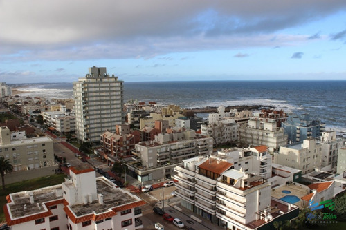 En Venta.. Piso Alto Con Vista Al Puerto Y La Brava !! Muy Luminoso