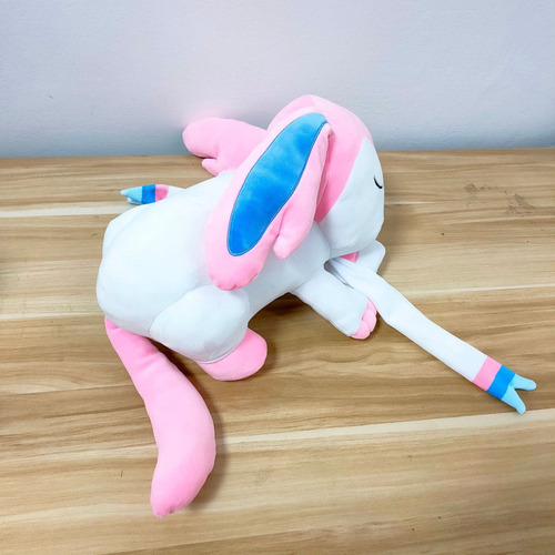 Boneca De Pelúcia Pokémon Eeveelution Sleep Sylveon
