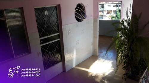 Casa Com Quintal, Kitnet E Cobertura - Excelente Localização