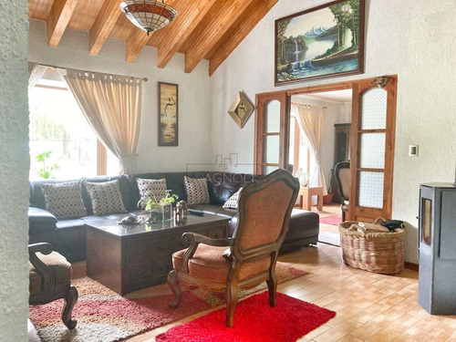 Casa En Venta De 5 Dorm. En Curicó