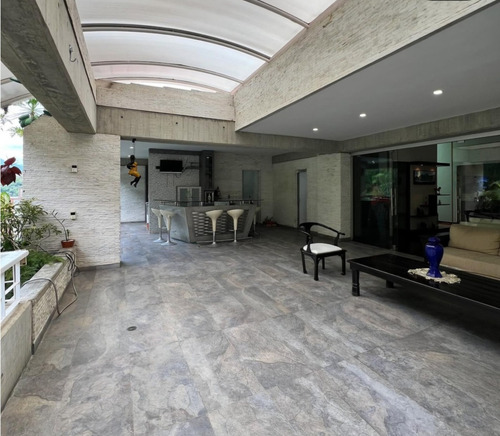 Se Vende Hermoso Ph Con Excelentes Acabados Remodelado En Lomas Del Sol Con Hermosa Terraza Piso Bajo Vista Epectacular. Jp
