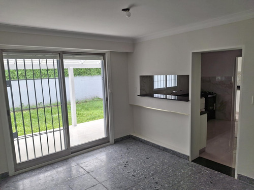 Casa De 6 Ambientes En Alquiler La Lucila