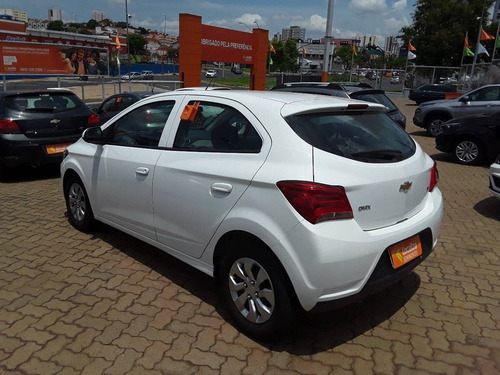 Imagem 4 de 11 de Chevrolet Onix 1.0 Mpfi Lt 8v Flex 4p Manual