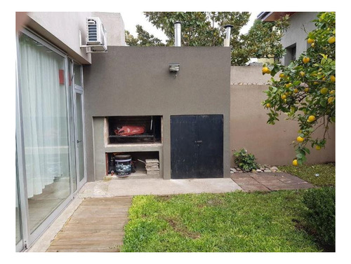 Imagen 14 de 14 de Ph Venta 2 Dormitorios 2 Baños 3 Cocheras Patio 153 Mts 2 Totales 95 Mts 2 Cubiertos- La Plata