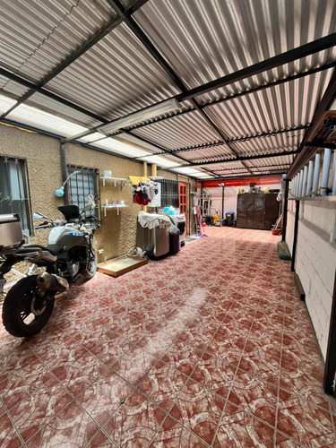 Excelente Casa 4 Dormitorios, 3 Baños, Comuna De Peñalolén