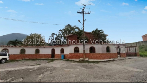 Hermosa Casa Con Una Vista Extraordinaria Y Con Clima De Montaña, 3 Habitaciones