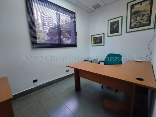 Los Chaguaramos !! Hermosa E Impecable Casa Acondicionada Para Uso De Oficina Y Comercial, 780 M2 Terreno, 828 M2 Const., 8 Oficinas, 5 Baños, 10 Pe, A/a, Sistemas De Seguridad. Excelente Ubicación !!